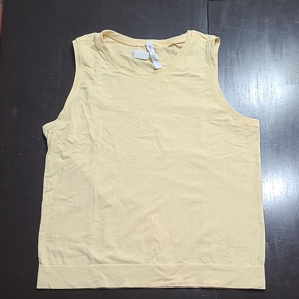 Athleta Sleeveless Yellow Top with dot detail. Size medium